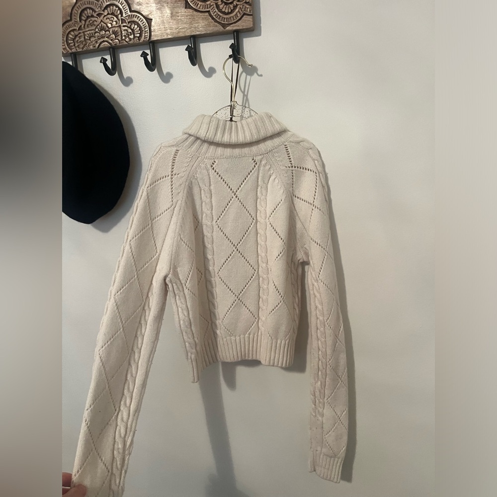 NWOT Aritzia Sunday Best Peggy cropped turtle neck sweater - Picture 3 of 3
